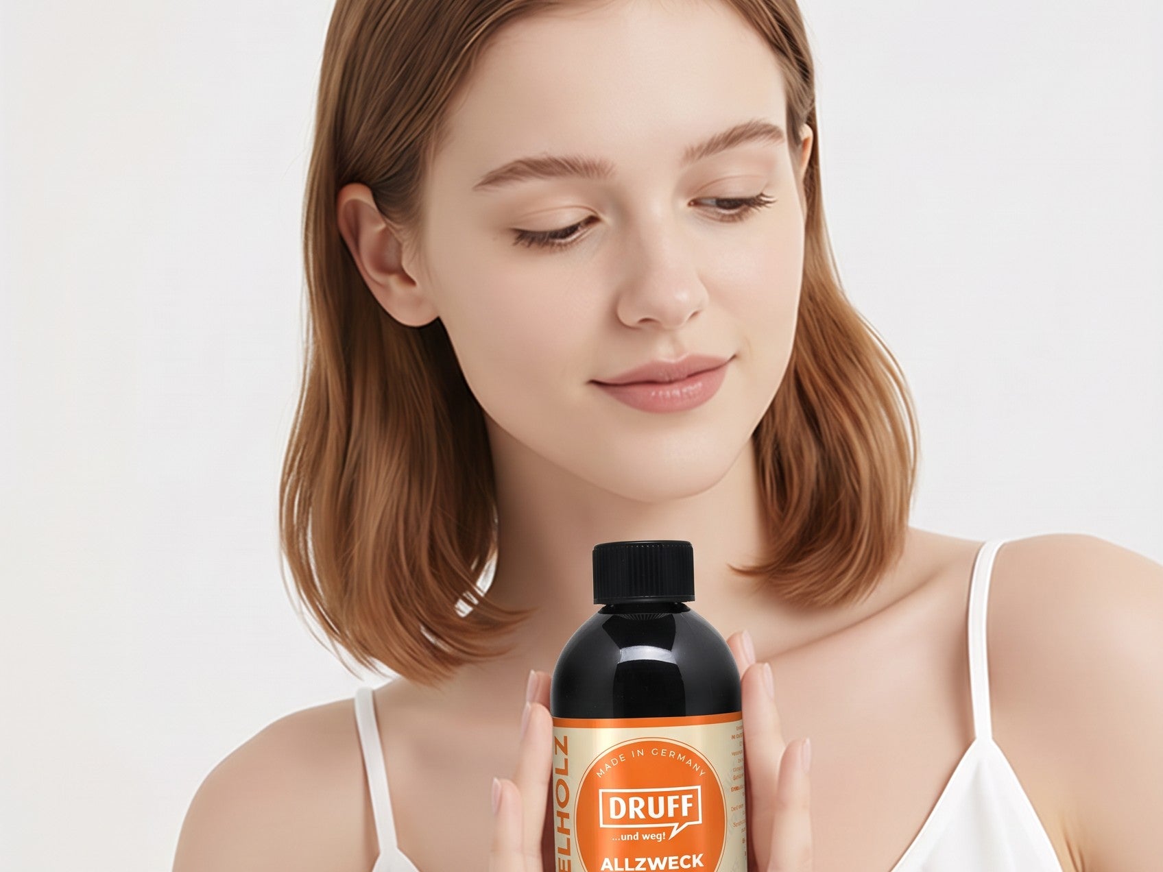 Frau mit DRUFF Allzweckreiniger Sandelholz